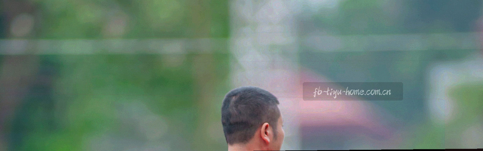 抽象地图轮廓与连接线，红土色与翡翠色节点标出跨地域的数据协作关系